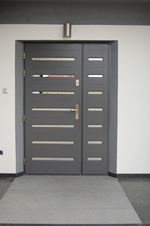 Drzwi zewnętrzne z wykończeniem ze stali nierdzewnej